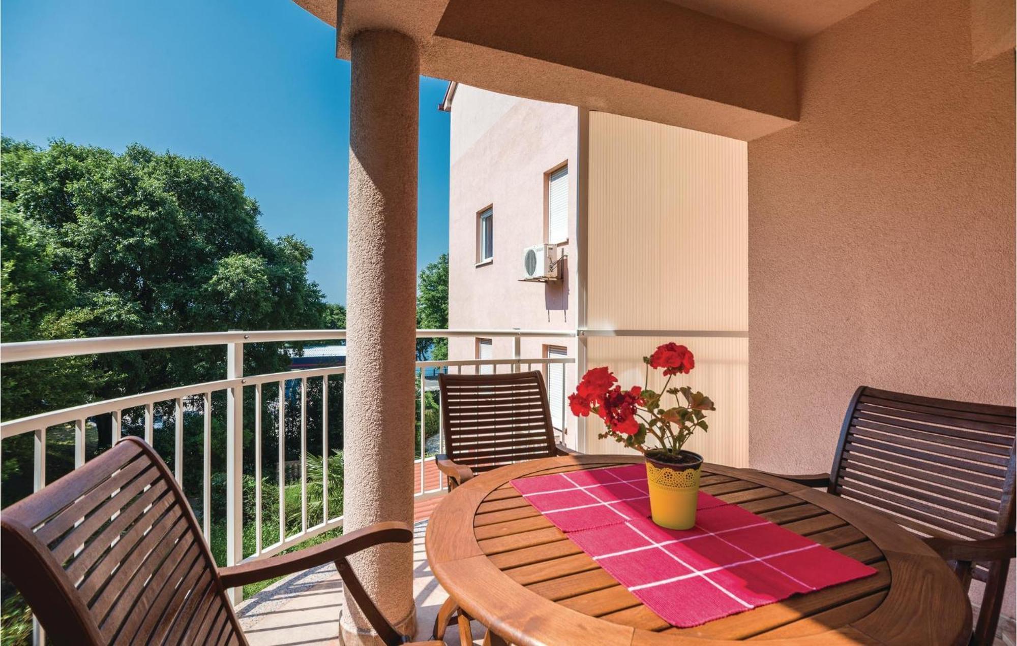 Cozy Apartment In Rijeka With Kitchen Екстериор снимка