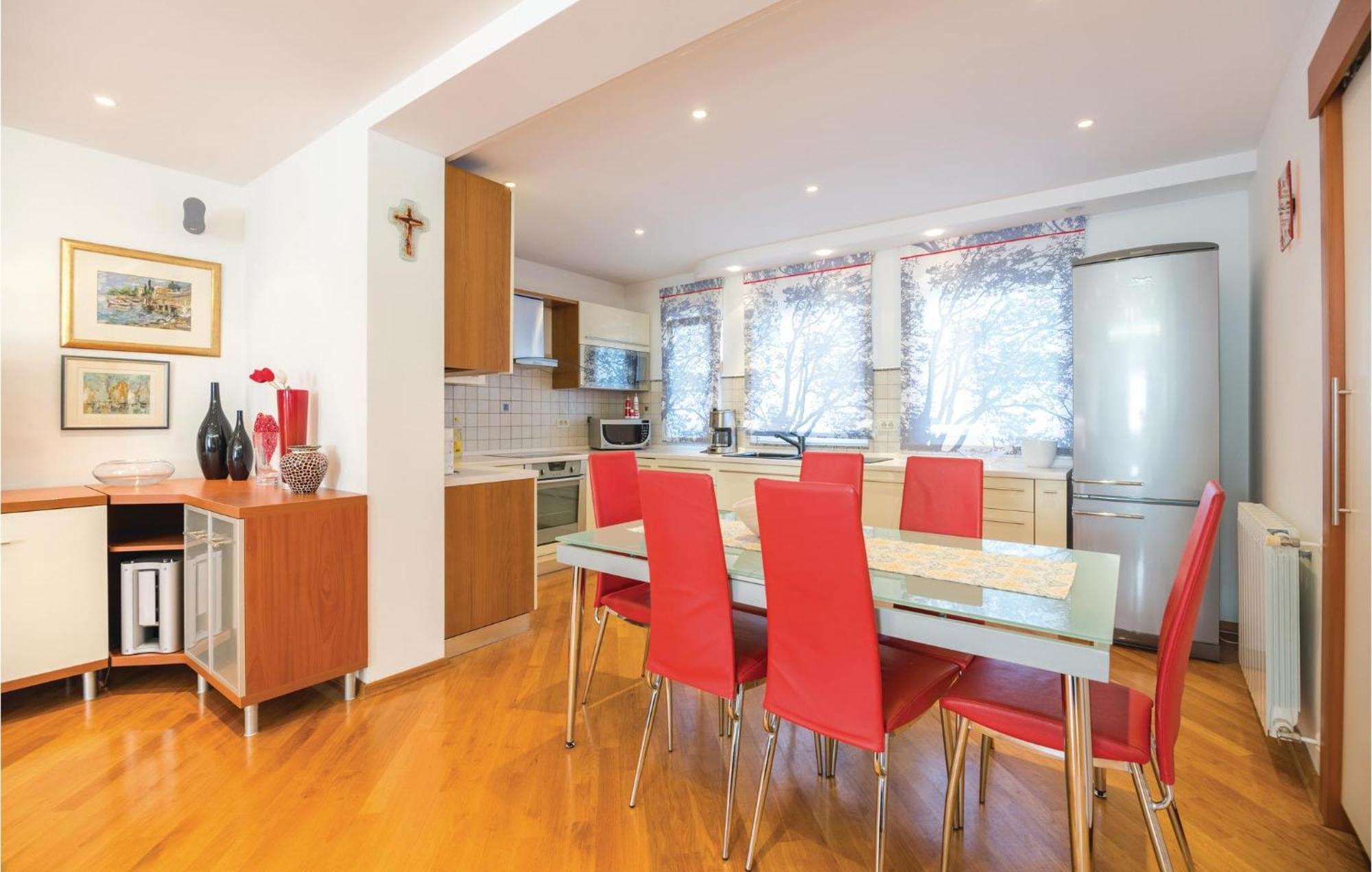 Cozy Apartment In Rijeka With Kitchen Екстериор снимка