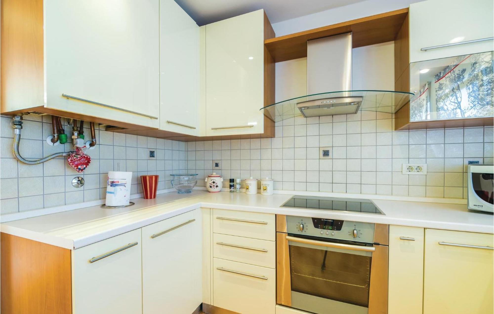 Cozy Apartment In Rijeka With Kitchen Екстериор снимка