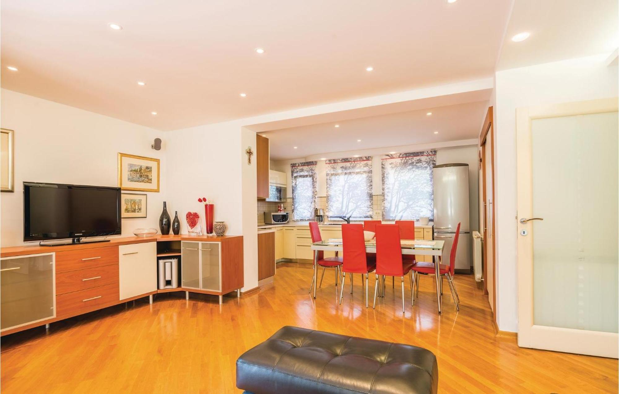 Cozy Apartment In Rijeka With Kitchen Екстериор снимка